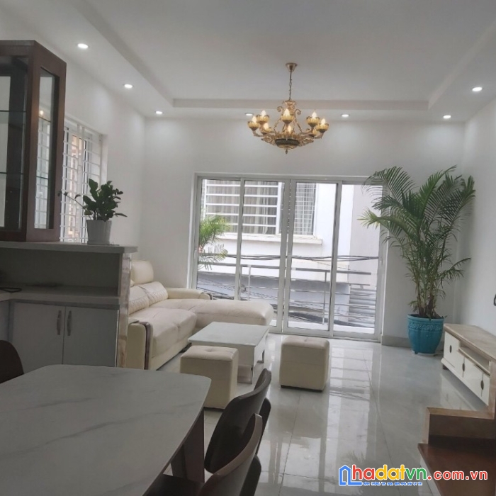 Hoa hậu phố nguyễn lam quận long biên gara 5 tầng full tiện ích