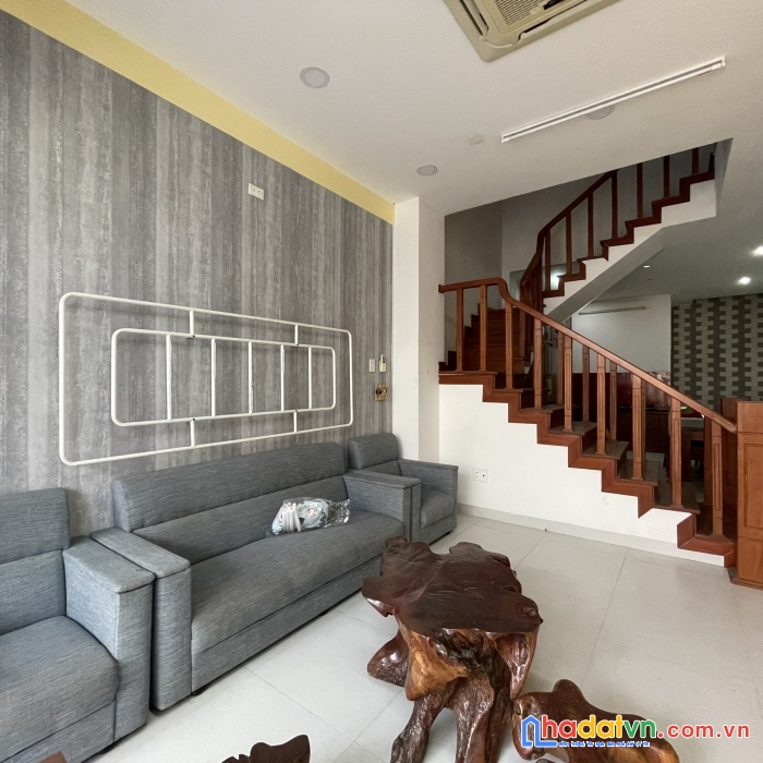 Cho thuê nhà nguyên căn 6 phòng ngủ, có đầy đủ nội thất đường cao văn bé giá chỉ 10 triệu/tháng.