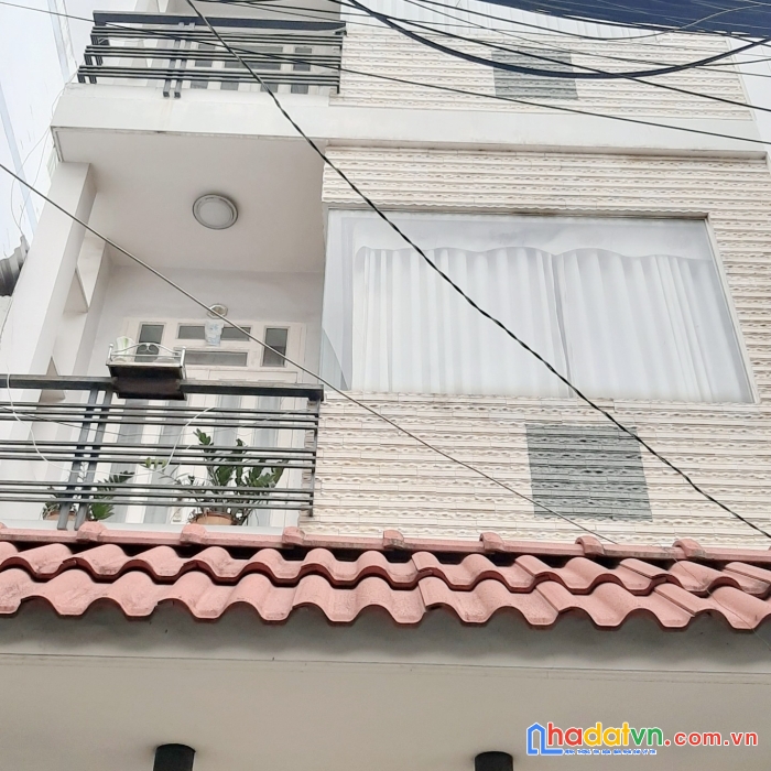 Nhà bán hẻm xe tải âu dương lân p2q8. trệt,3 lầu + sân thượng. giá 10,5 tỷ tl ít