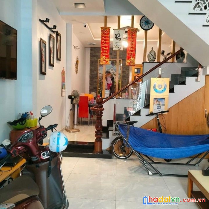 Bán nhà phố quan hoa, quận cầu giấy: 44m2*4t, mt 4m, 2 thoáng, nội thất, oto qua, kinh doanh. 4,8