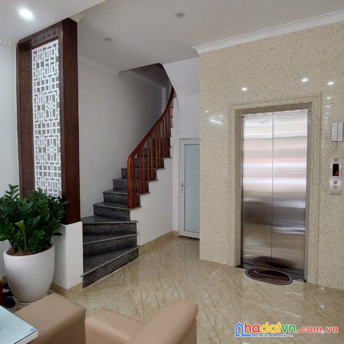 Bán siêu phẩm cầu giấy ,thang máy,ô tô,kinh doanh,hai mặt thoáng ,mới đẹp giá chỉ 19,5 tỷ.
