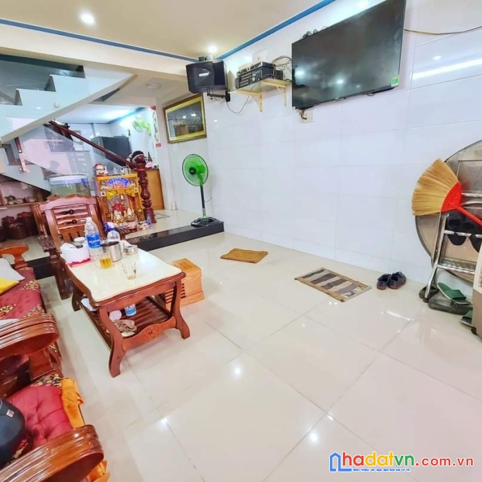 Gò vấp hẻm xe hơi, 3 tầng btct, 44m2, 4 phòng ngủ.
