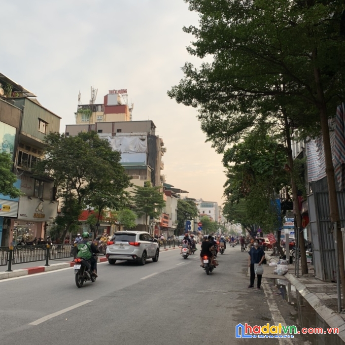 Hoa hậu mặt phố đống đa, kinh doanh sầm uất, vỉa hè đá bóng, dòng tiền ổn định, 60m2, 27 tỷ