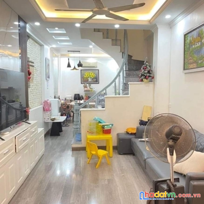 Gấp! bán nhà hào nam, đống đa, kcbt, 2 thoáng, 35m2, 4 ngủ, chỉ 3.59 tỷ