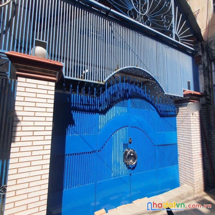 Cho thuê nhà hẻm xe hơi lạc long quân 5x13m 2 tầng