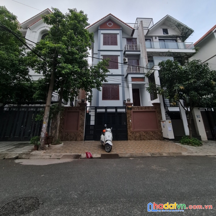 Mình chính chủ chuyển chỗ ở cho tiện con cái học tập nên cần bán căn biệt thự song lập 43bt5 khu