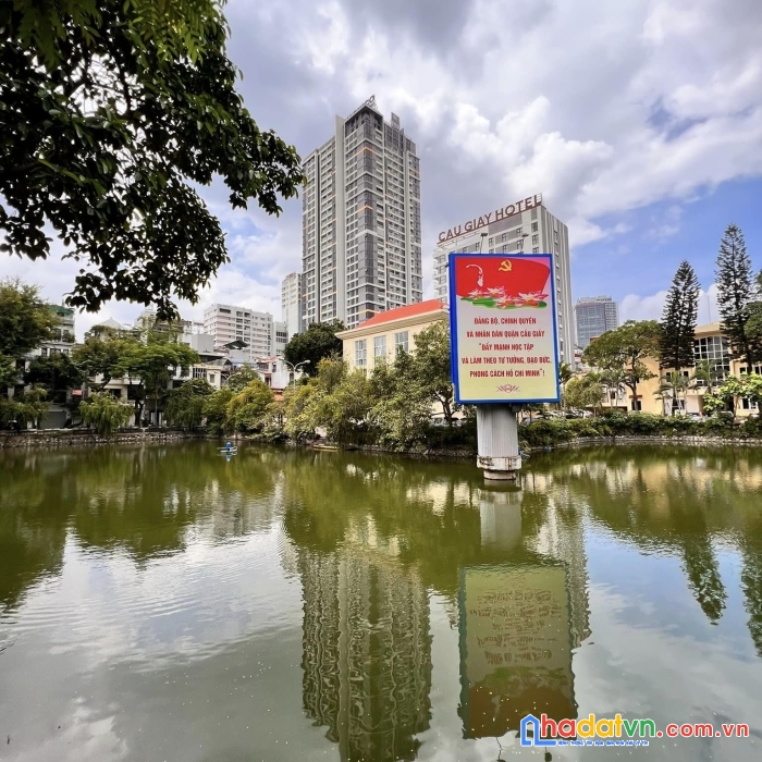 Ngõ thông - ô tô đỗ cửa, kinh doanh sầm uất, cầu giấy. dt: 161m2, mt: 7.3m . giá : 25 tỷ.