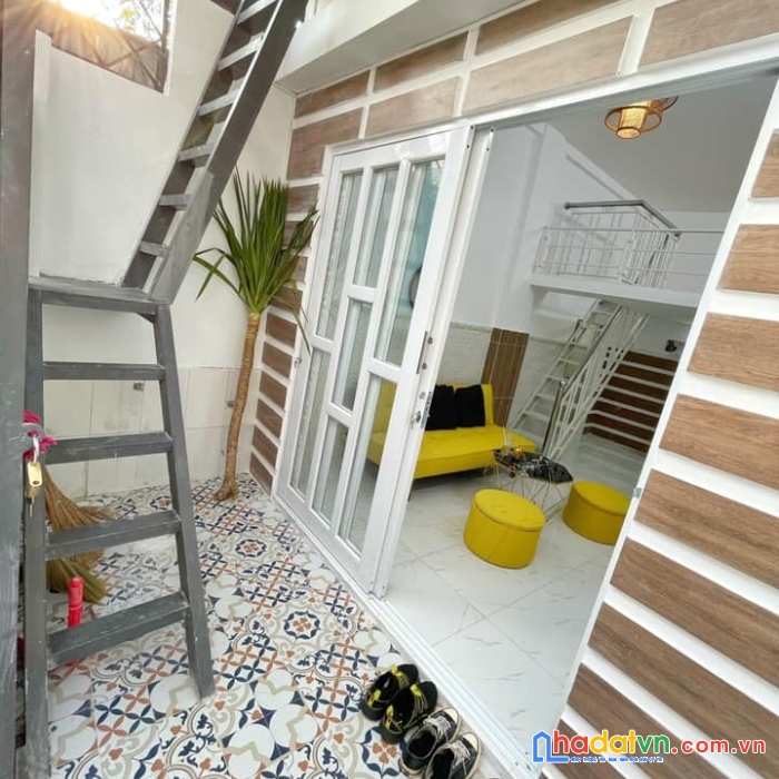 Nhà mt đường 49, 3 tầng, 4*20m, 16tr