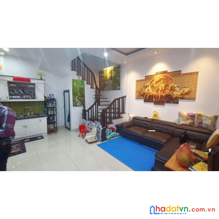 Bán nhà phúc lợi long biên. dt 40m. 3 tầng . mt4m. giá 2.95 tỷ