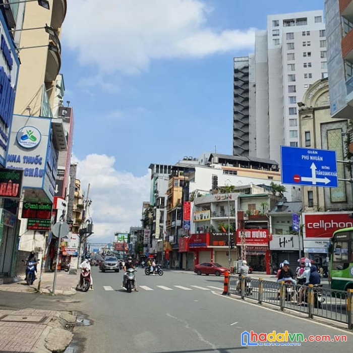 Bán nhà mặt tiền trần khắc chân, quận 1, ngang 12.2 x 33, 405m2, nhĩnh 200 tỷ.
