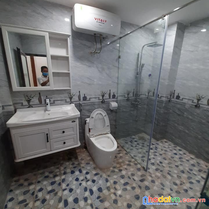 Giải phóng 40m2 5 tầng kinh doanh - oto đỗ cổng, 3 bước ra phố chỉ 4.85 tỷ.