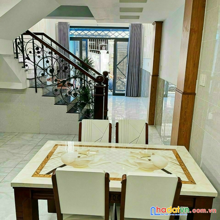 Nhà đẹp, 3 lầu, huỳnh văn bánh, 4 x 12m, 4pn, 6.8 tỷ, phú nhuận