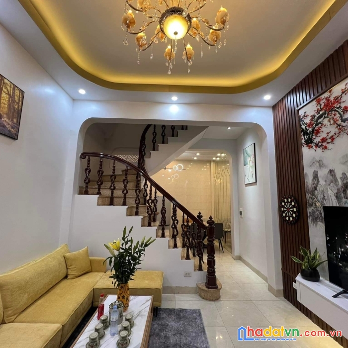 Bán nhà đẹp, ở ngay, phố hào nam 38m² 4 tầng, mặt tiền 4m. giá: 4.9 tỷ.