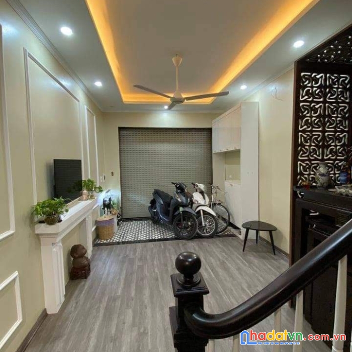Cc bán nhà cổ linh-long biên 35m2 5 tầng, hàng xóm aeon chỉ có 3.85 tỷ