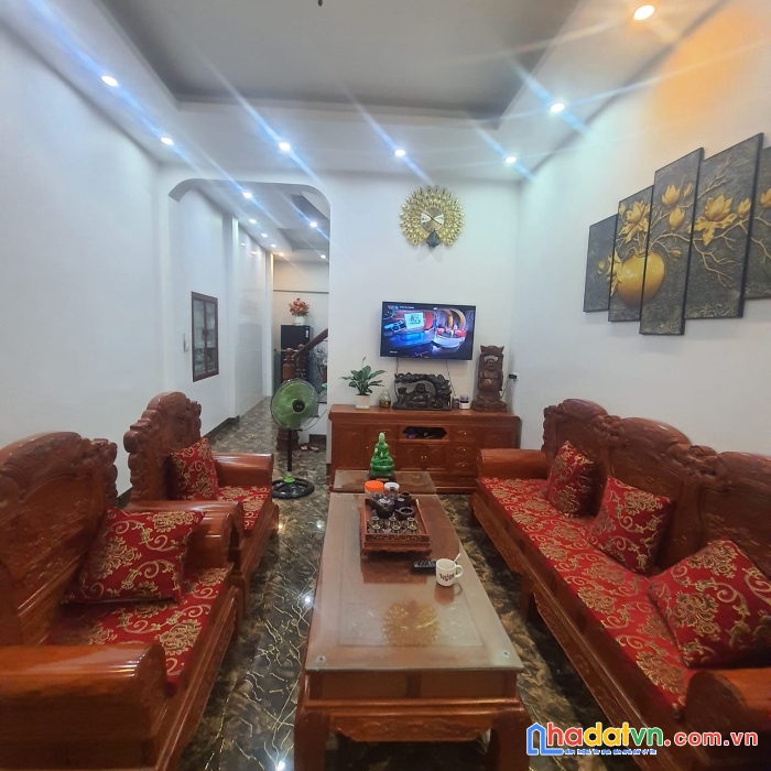 Bán nhà hoàng quốc việt nở hậu ngõ thông gần ôtô 52m 5 tầng 4.8 tỷ