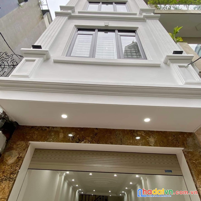 Bán nhà mặt tiền 4m lâm hạ long biên ngõ thông ô tô tránh gara 46m2