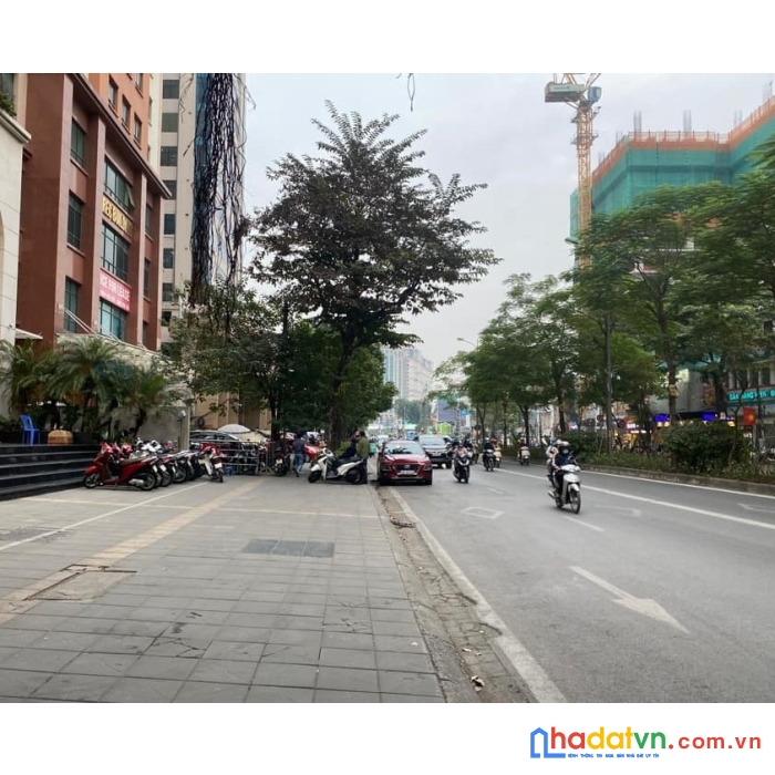 Mặt phố láng hạ, mặt tiền rộng, vỉa hè 7m, kinh doanh đỉnh vip, dt: 65m2*5 tầng, giá: 2x tỷ