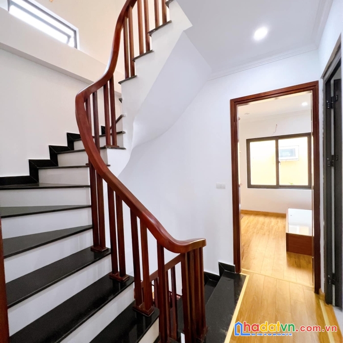 Bán nhà bát khối - long biên - dt 35 m2 x 5t - 3,8 tỷ - nhà mới ô tô đỗ tặng đồ - 0866951279