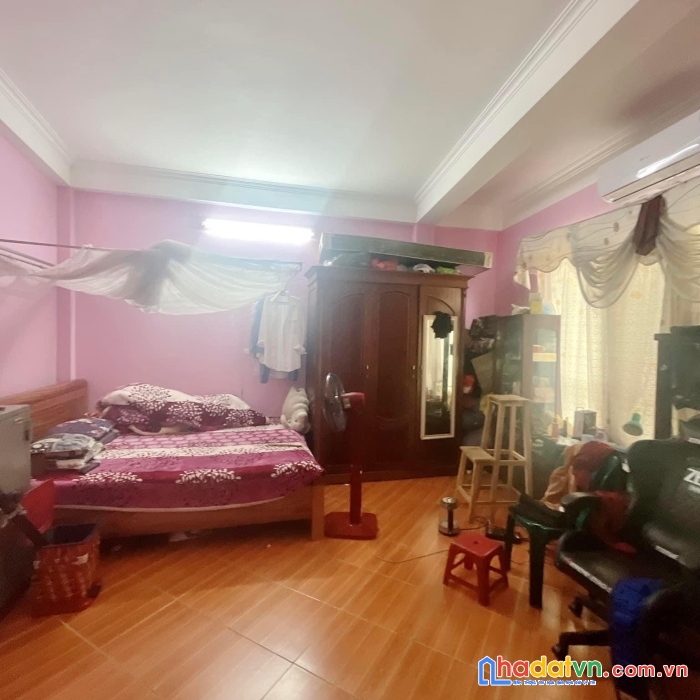 Bán nhà mặt phố cầu giấy ,ô tô,3 mặt thoáng vỉa hè ,kinh doanh đỉnh giá chỉ 18 tỷ
