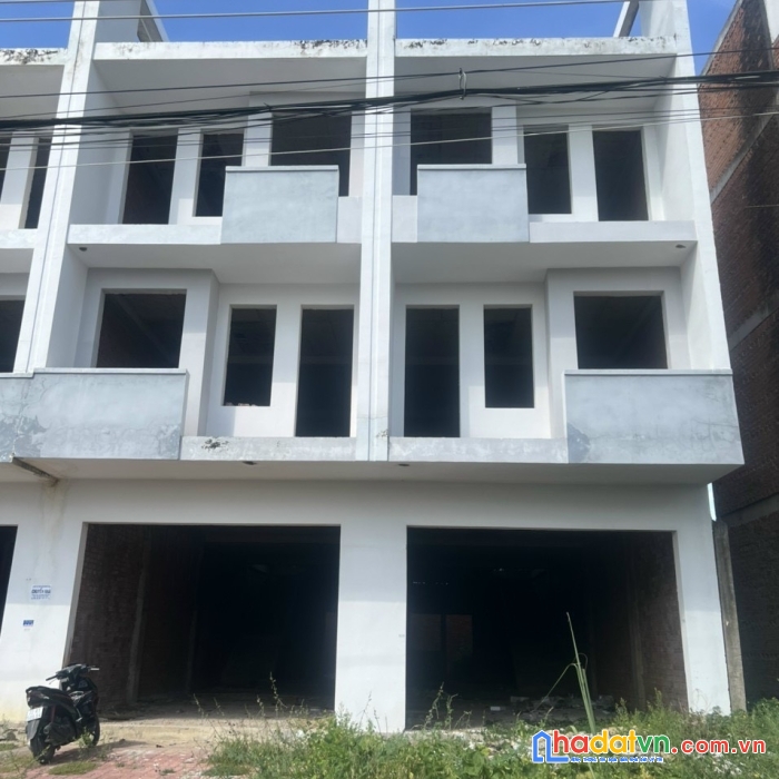 Bán 3 căn nhà liền kề mặt tiền đường dương bạch mai chợ long điền