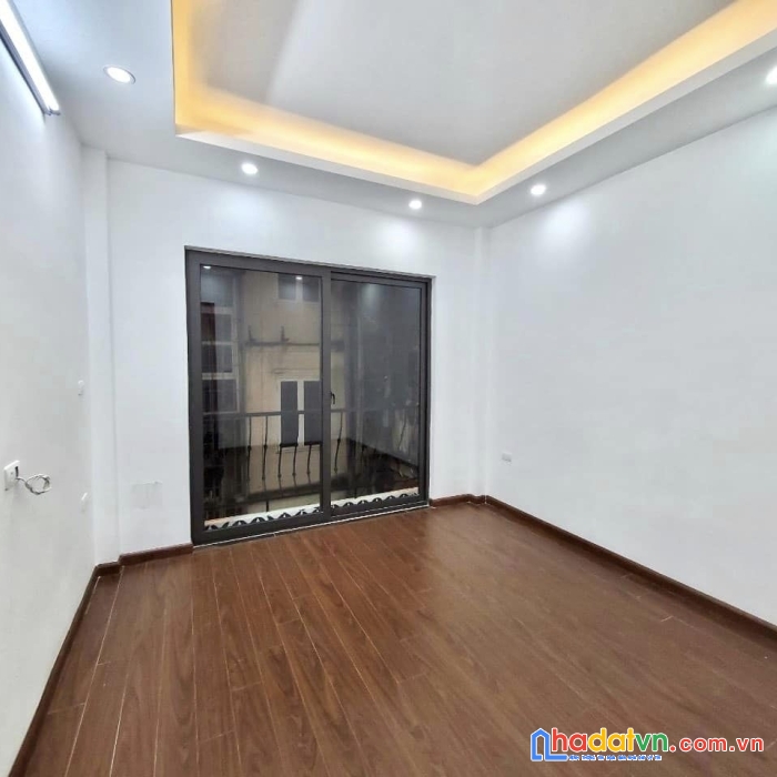 Bán gấp  nhà phố tân mai- 50m2 - 5 tầng- ô tô đỗ cửa,kd.