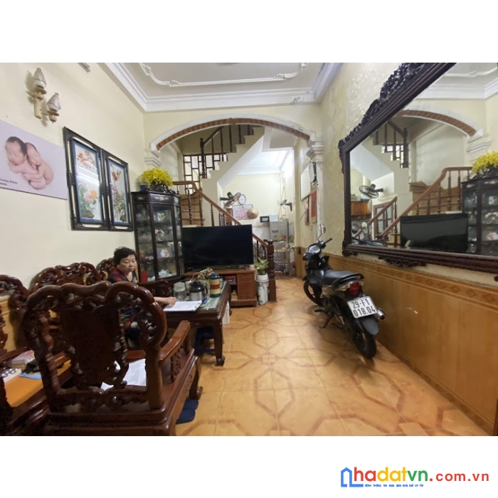 Bán nhà hào nam - quận đống đa, 38m2 5 tầng mặt tiền 4m giá nhỉnh 4 tỷ. lh 0912265058.