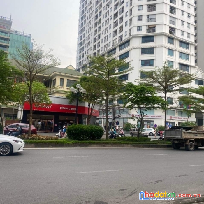 Mặt phố trung kính - trung hòa. vỉa hè 8m. truóc nhà ô tô đỗ ngày đêm. kinh doanh sầm uất