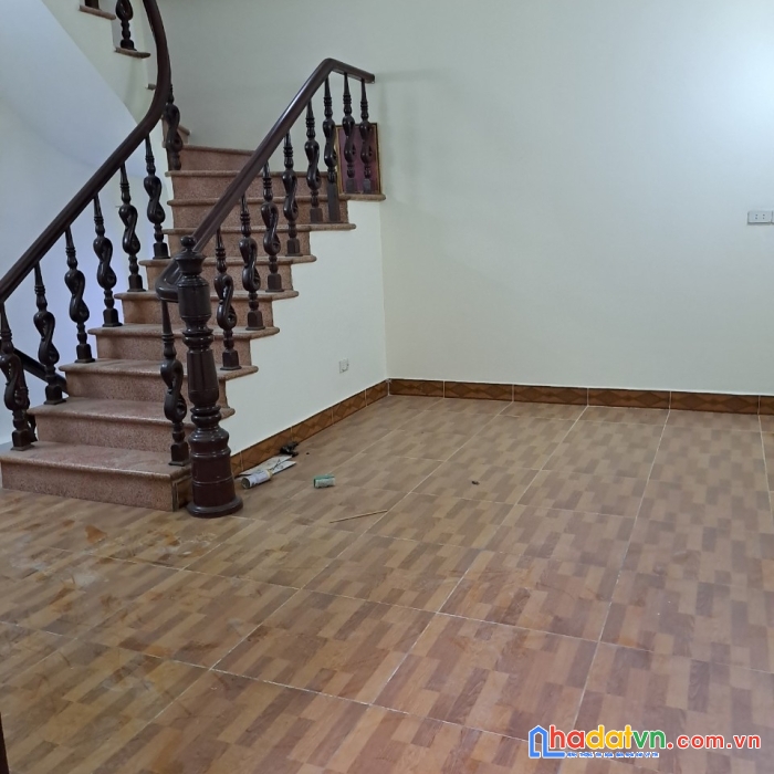 Bán nhà quan nhân thanh xuân diện tích 30m 6t mặt tiền 4m cửa và cầu thang toàn bộ bằng gỗ lim giá