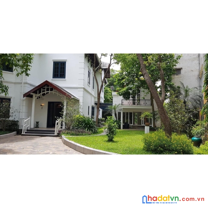 Bán biệt thự vip ngọc thụy long biên 1239m2 sân vườn bể bơi 0909858789