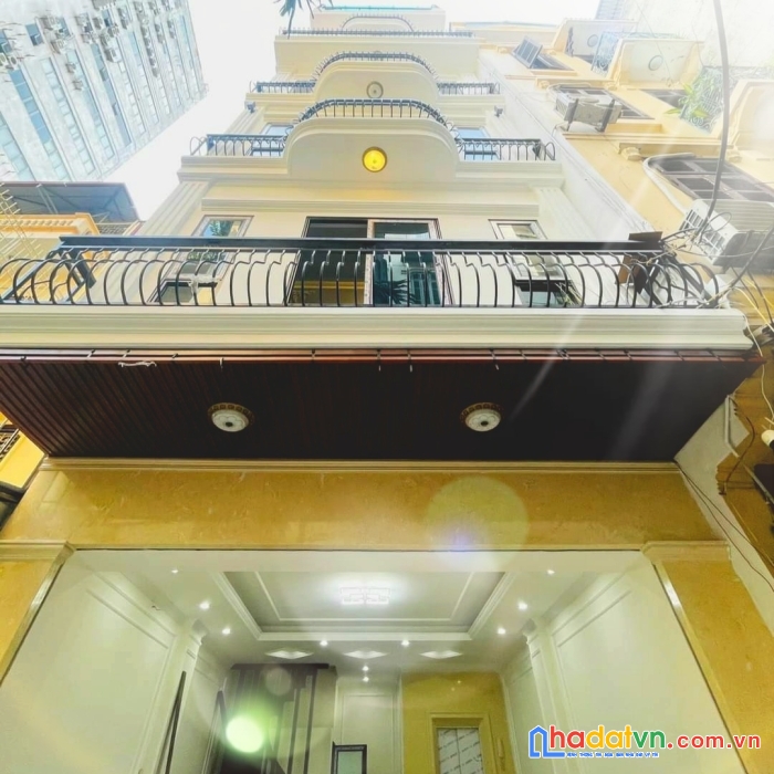 Bán gấp nhà lạc long quân, ô tô đỗ cửa, 5 tầng thang máy, mới đẹp ở luôn