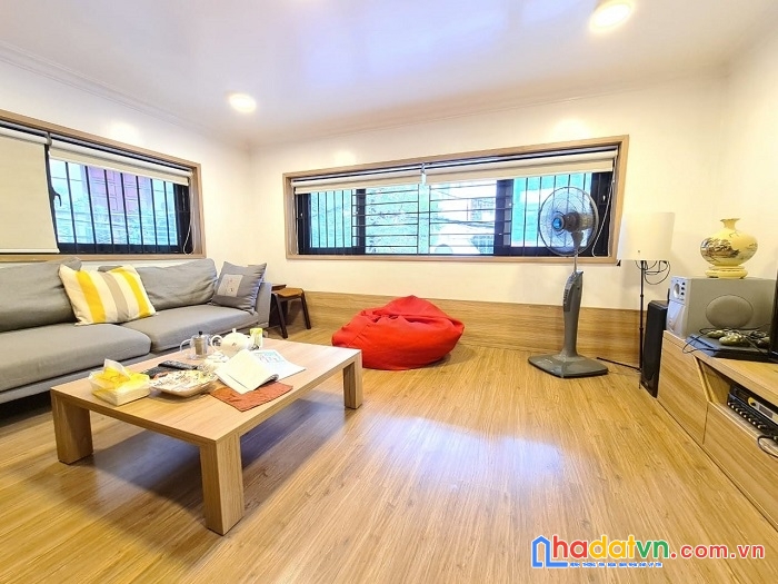 Bán gấp nhà thịnh hào, 80m2, 14.2 tỷ, vỉa hè, lô góc, gara, kinh doanh (m43)