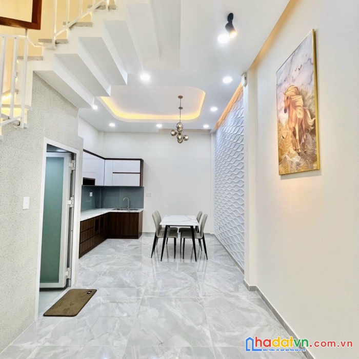 (phú nhuận) hẻm sẹc, 4 x 11m, 3 lầu, trương quốc dung, 5.6 tỷ