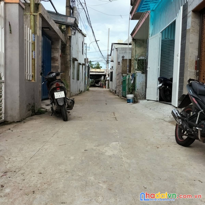 Nhà  kiệt ô tô rất gần đường chính nguyễn như hạnh – giá rẻ