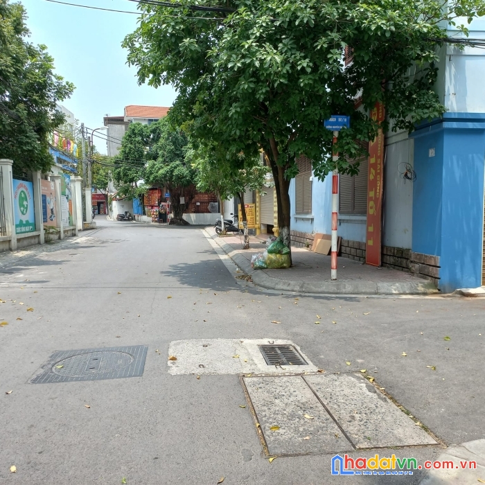 Bán đất tặng nhà 3 tầng  sài đồng 110m  5.5 m  lô góc ngõ ô tô tránh chỉ 10.3 tỷ . lh e vũ tâm