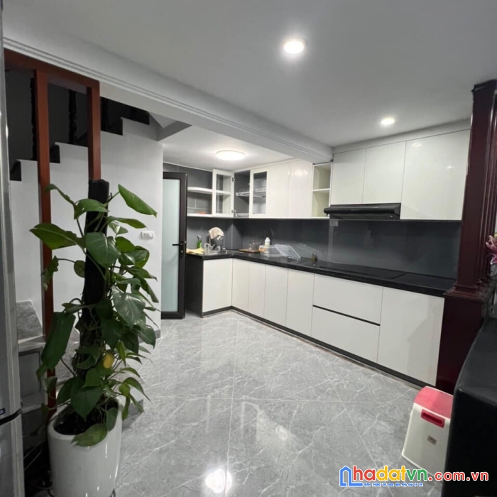 Nhỉnh 3 tỷ bán gấp nhà ngọc thuỵ 43m- gần mipec- full nội thất