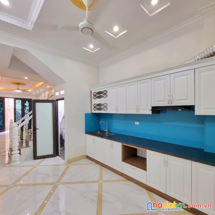 Bán nhà phú diễn, 4 tầng x 52m2, ô tô đỗ cổng, gần trường học.. chỉ 82tr/ 1m2.