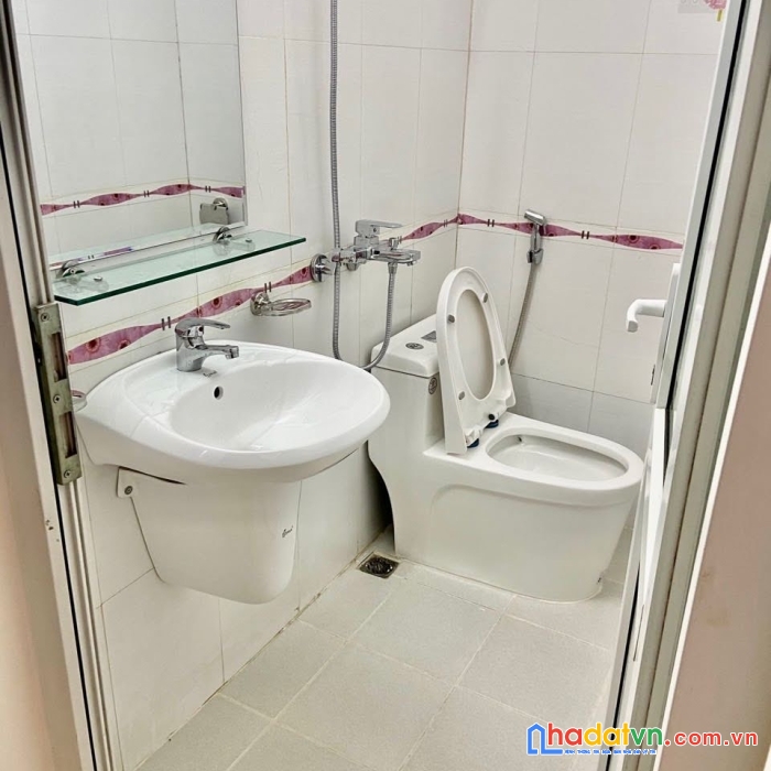Bán nhà phố nguyễn lương bằng: 40m2, 4 tầng, mt 3.7m, chỉ 4.9 tỷ.