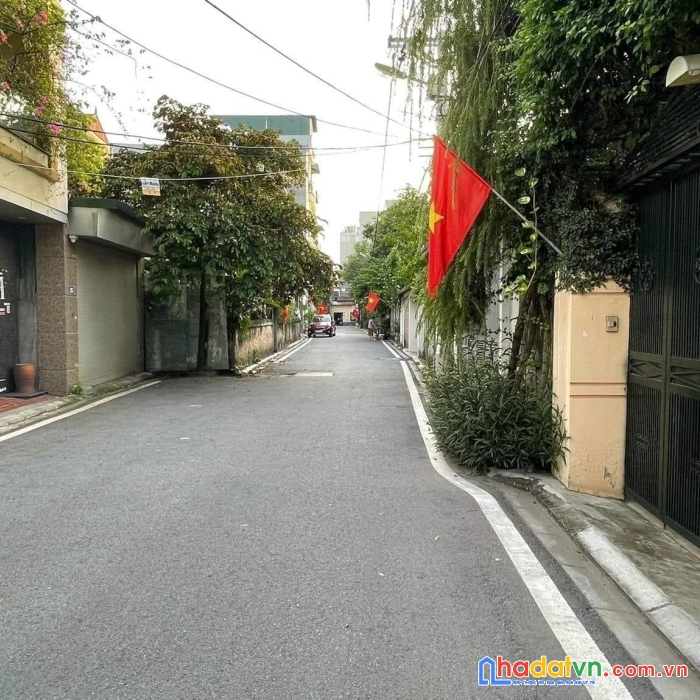 Bán nhà đức giang, long biên 75m2 x 4.7tỷ lô góc, nhiều thoáng, ô tô để quanh nhà.
