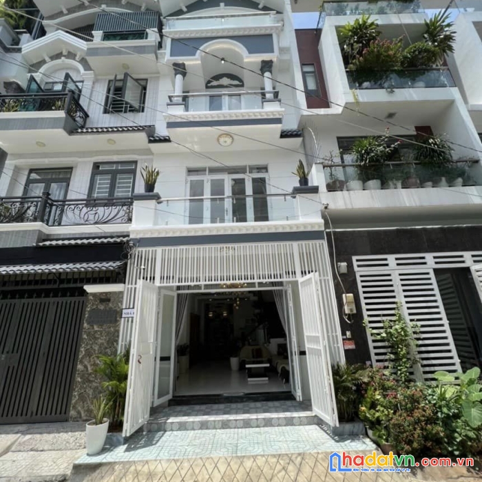 Nhà phố hiện đại - đẹp lung linh đầy đủ nội thất sang trọng- xe hơi đỗ cửả - khu an ninh cao tầng