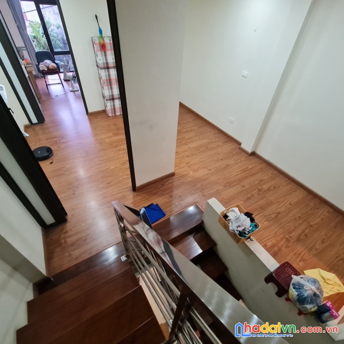 Hơn 3 tỷ có nhà 48m 4 tầng mt 4m ô tô vào nhà, lô góc, 
lh 0981398926.