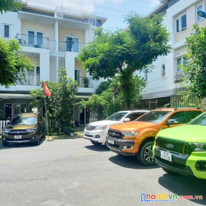 Bán biệt thự  vườn  phường tân phong. quận 7. 351m2. 3 tầng. 64,9 tỷ