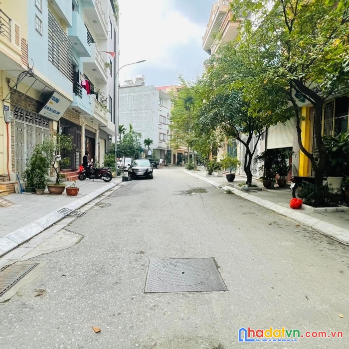 Bán nhà hoàng công chất - 2 mặt đường ô tô tránh - vỉa hè 2 bên - khu phân lô - đầu tư