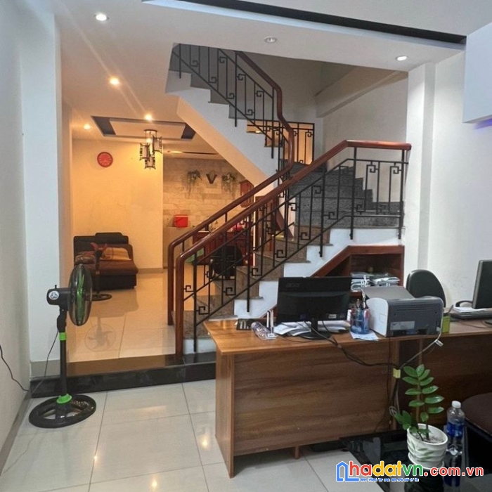 Bán nhà trần cao vân, 90m2, ở ngay, tặng nội thất, dòng tiền 8tr chỉ 4 tỷ 0929515355