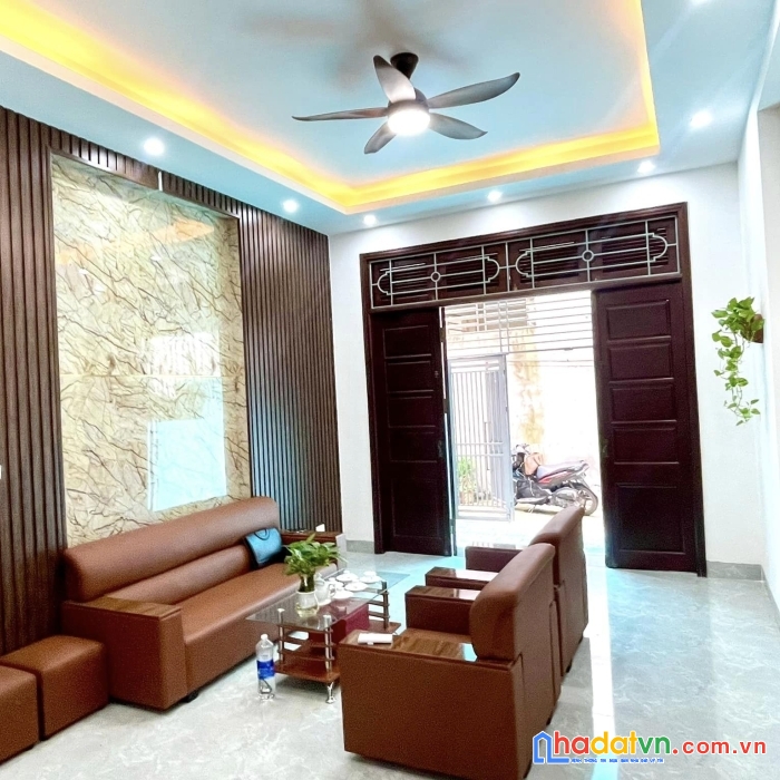 Mặt phố phạm thận duật. mai dịch. cầu giấy. vỉa hè. ô tô tránh. kinh doanh. dt 50m. mt5m. giá 15 tỷ