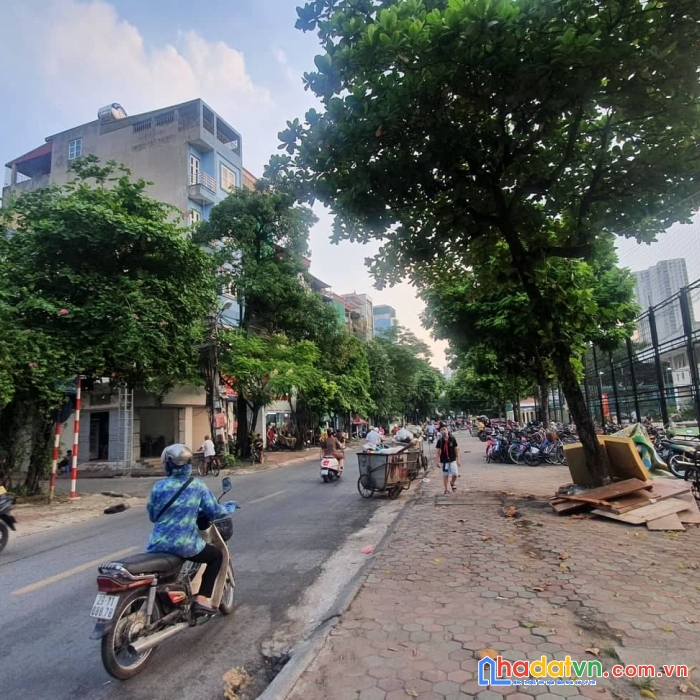 Chính  chủ bán gấp lô đất  tt thanh trì vỉa hè ô tô tránh  phân lô mt rộng 5.8 m 100m chỉ hơn 9 tỷ