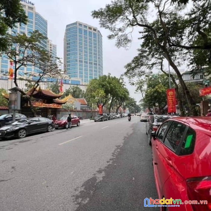 Tìm mỏi mắt mới có nhà bán phố lê đại hành, kin doanh, gần ô tô - sổ nở hậu