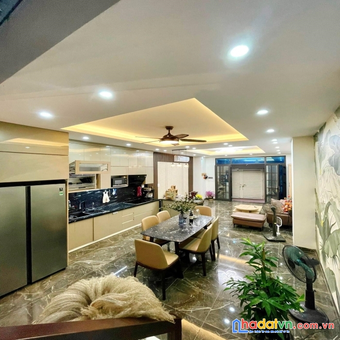 Bán nhà ngõ 68 cầu giấy 50m²x 5t mtien 4m 6.35 tỷ, trung tâm - lô góc - sát phố