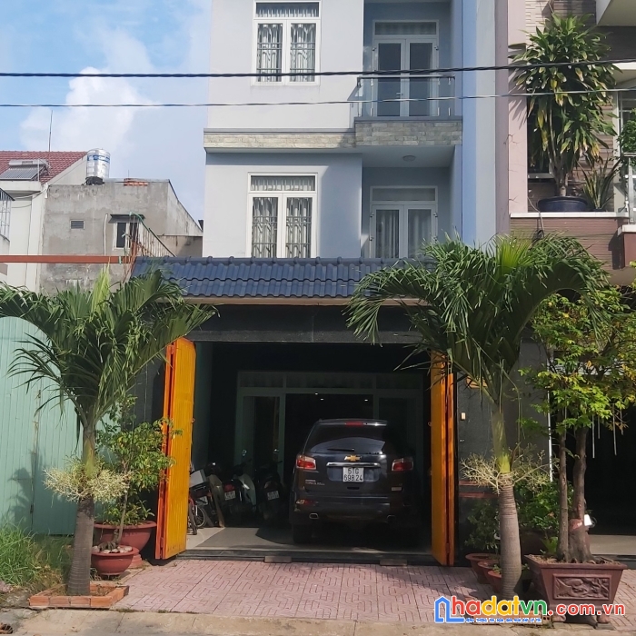 Bán nhà 1 trệt 3 lầu full nội thất , trung tâm hành chính dĩ an, giá 11, 5 tỷ