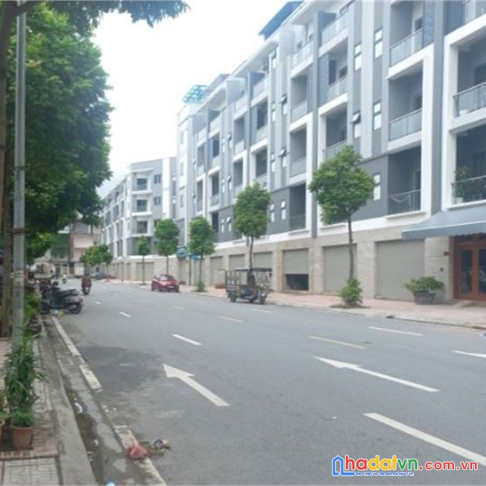 Bán nhà phố thượng thanh 47m, mt 7m, ô tô đỗ cổng, cách shophouse him lam 30m, 2.5 tỷ