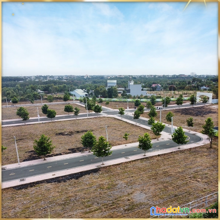 Đất nền sổ sẵn, sang tên công chứng ngay. tọa lạc ngay trung tâm thành phố